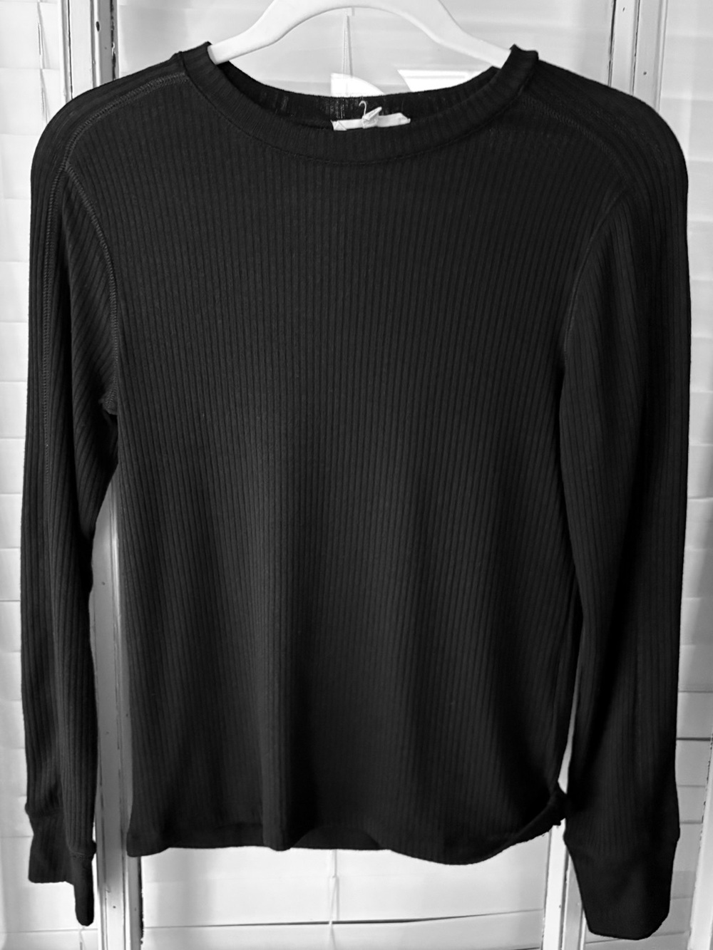 Madewell Black Ribbed Knit Top with Crew Neck and long sleeves
